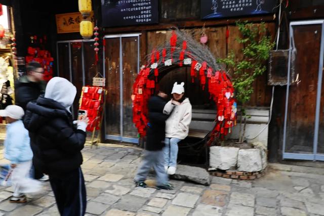 贵州：畅游安顺风光，感受黔中民俗！