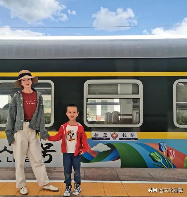 礼赞60年·我的西藏幸福映像 | 带火车迷儿子，阅读高原大地