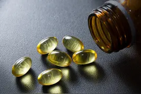 62岁大爷坚持不吃晚餐，清除斑块、软化血管，半年后效果如何？图片