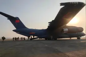 空军运20抵达甘肃 开展抗震救灾工作图片