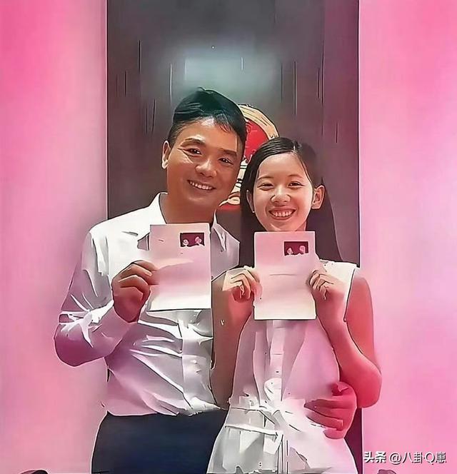 婚变传闻仅5天，刘强东"坦白"没自信，章泽天状态好到和男星看展