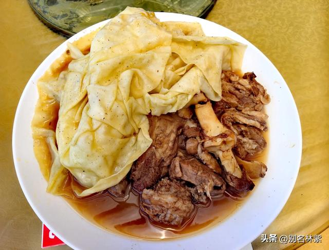 自驾新疆,从哈密到阜康,分享一条小众路线,车少景美(1)