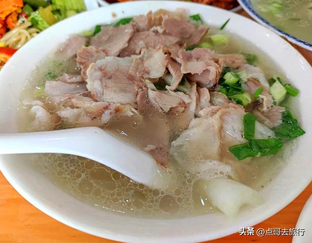 成都近郊最大规模红枫来了，被严重冷落，不要门票，古镇美食诱人