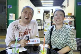 两岸新人打卡厦门夜市，讲述甜蜜爱情故事图片