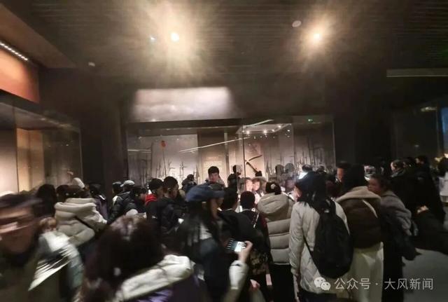 “陕历博免费门票约不到，只能花钱在第三方买讲解票”；陕西历史博物馆：没和第三方合作，他们用软件抢票