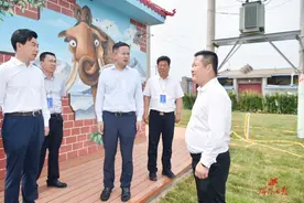 咸阳市第二季度县城暨小城镇建设现场观摩推进会议召开 市长冷劲松出席并讲话图片