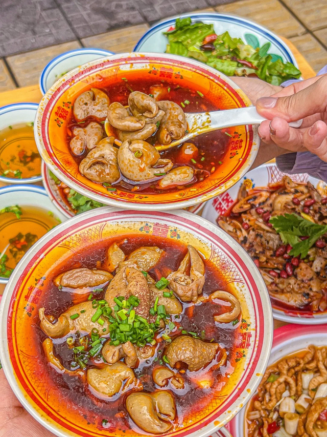 不输大飞水、龙苍沟！成都3h直达悬崖瀑布，人少景美还免费！
