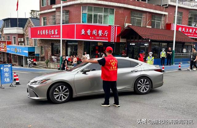 【中国经济时报】阳新王英：仙岛碧水畔，那一抹温暖的“志愿红”