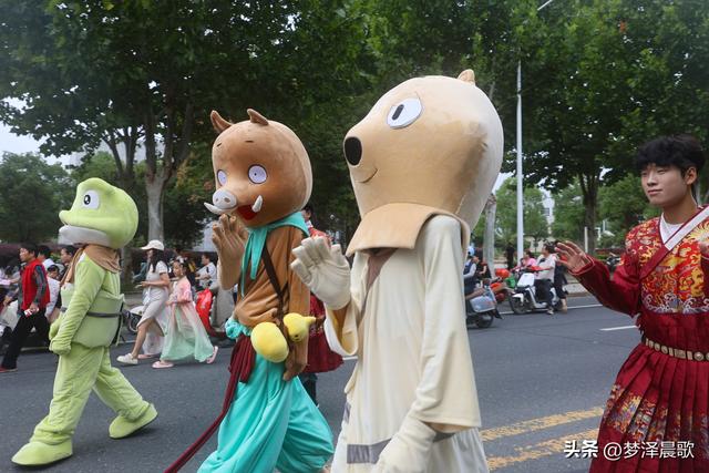 湖北：云梦国庆大巡游 楚韵风华映盛世 祥云欢歌庆华诞