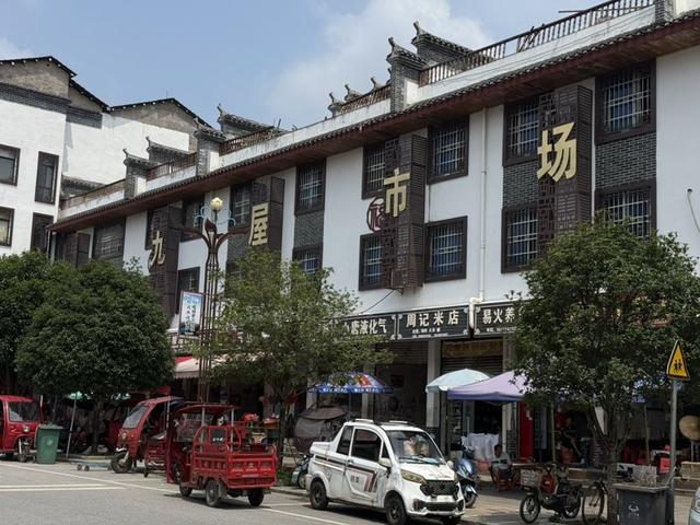 在桂林，这些热闹的圩市产品丰富又新鲜！
