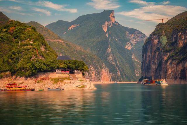 强烈建议3-5月走起的9条自驾路线，春天花开成海，沿途美成天堂！