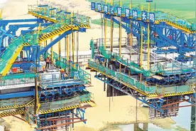 重点项目建设一线行｜作为南阳水陆联运枢纽工程的郭滩大桥合龙在即——迎着春光，唐河复航再加速图片