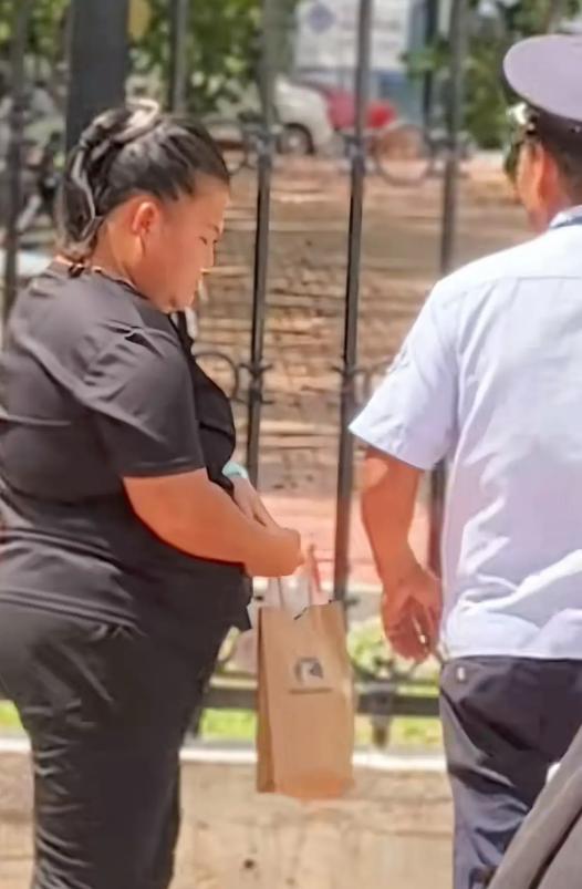 高校偷外卖女火了！正脸照曝光，满脸横肉太嚣张，更多受害者发声