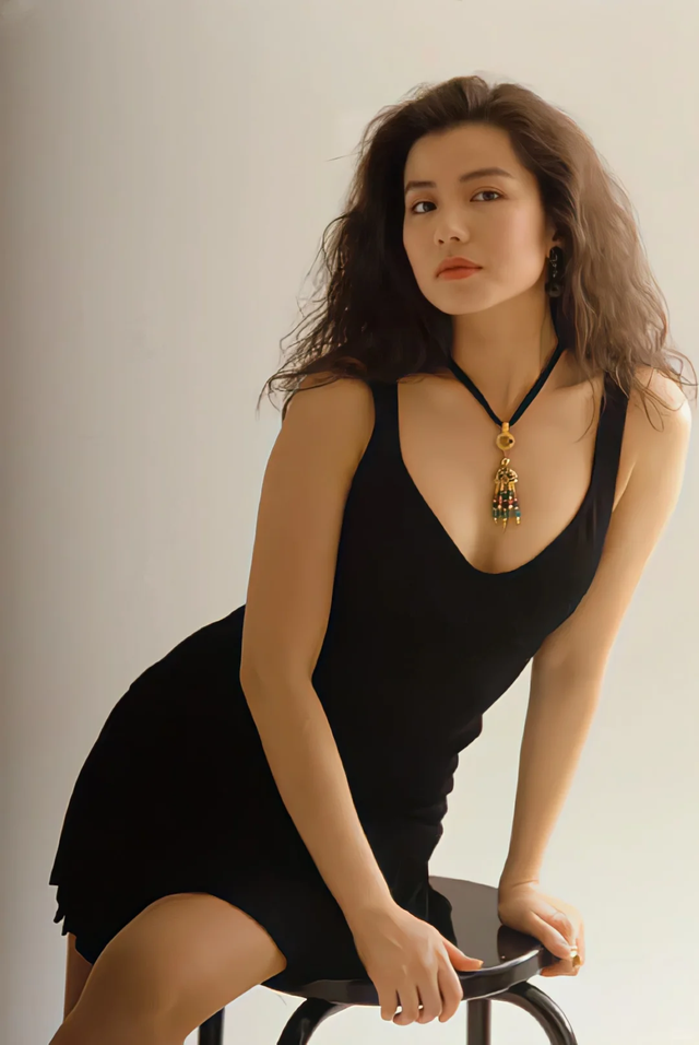 刘德华理想中的老婆，守寡17岁无子女，如今65岁气质温婉风情万种