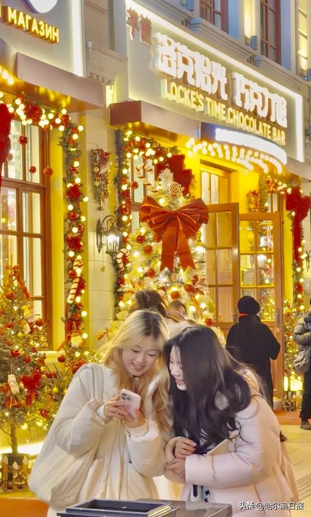 老街还可以有这样的“打开方式”！在夜幕光影浪漫中穿越百年