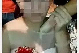 河南村庄某婚礼上一名男子将手伸进伴娘衣襟，知情人透露细节！图片