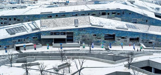 西安高新：一眼心动！今日雪落未来之瞳