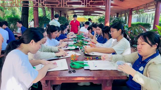 线下打卡赢好礼、精彩活动抢先看！万宁“双节”玩乐宝典→