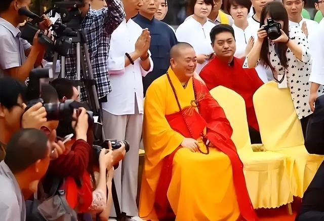 越扒越劲爆！释永信在少林寺的奢靡生活，你想都不敢想！