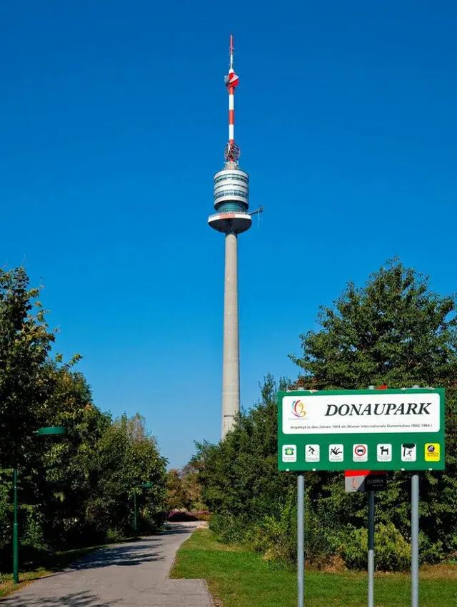 维也纳的多瑙河塔与多瑙河公园