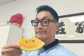 “最帅展昭”何家劲开咖啡厅已开始试营业，经营劲家庄身价过亿图片