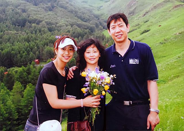 女排名将米杨：当年与王宝泉闹矛盾引轰动，再婚嫁排球帅哥当继母
