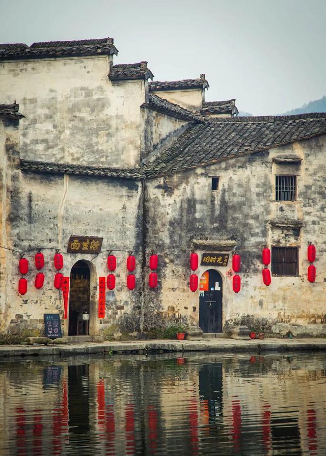 别再只去宏村了！这座水墨小城，藏着大半个徽州的秋，美得更诗意