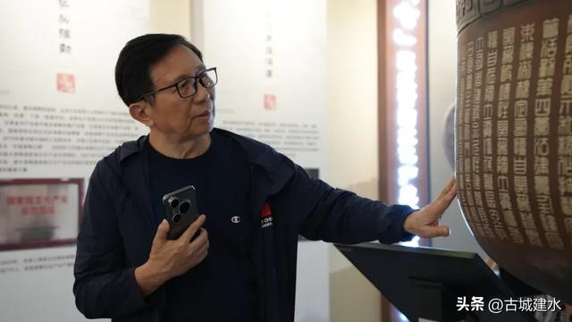 “中国作家驻村计划”启幕！著名作家陈应松深入建水，探寻千年古城的文化密码