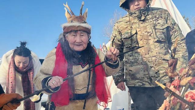 【歌游内蒙古 欢乐冰雪季】第十二届鄂伦春冰雪“伊萨仁”开幕 民俗燃情冰雪间 文旅融合促消费