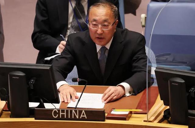 翻脸比翻书快！泽连斯基突然通知中国，准备迎接乌克兰的最新制裁