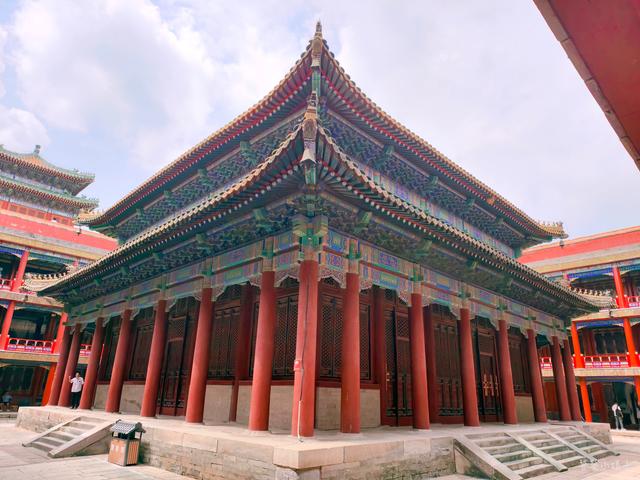 为什么承德会有一座小布达拉宫？酷似西藏布宫，顶部布满黄金