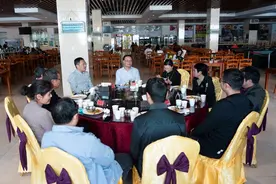 滇西科技师范学院：以“书记校长午餐会”，践行“四下基层”走好群众路线图片