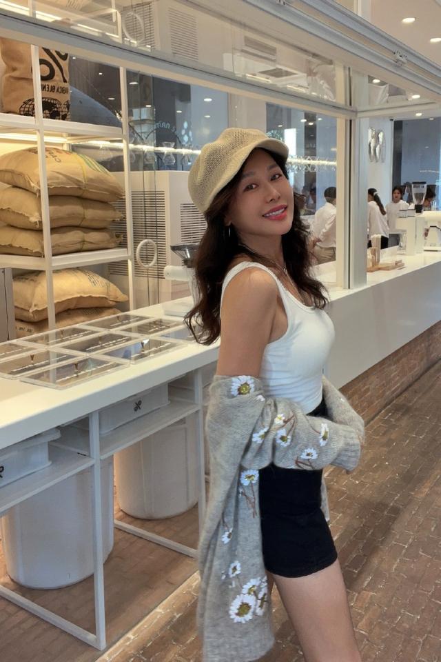 演员田慧现状：定居泰国住豪宅，52岁身材火辣，享受单身生活