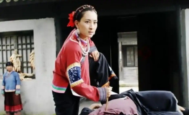 美貌的女匪首被活捉，李达请示杀不杀？毛主席：杀了岂不可惜