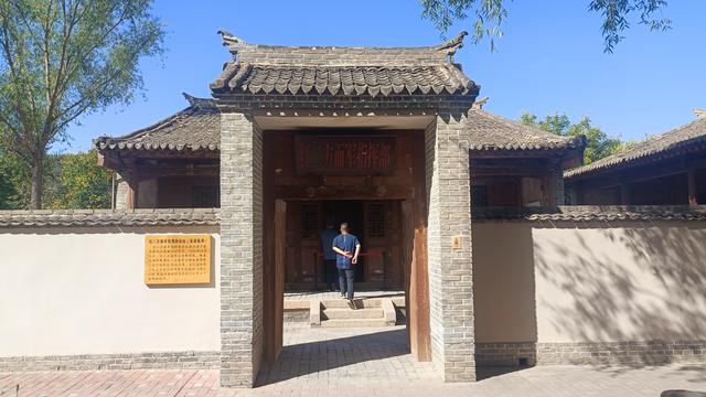 第八站：参观会宁会师楼，尝武胜驿地道羊肉