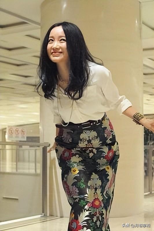 六登春晚，与恩师同居后怀孕，被骗流产，57岁斯琴格日乐晚景凄凉