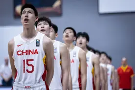 男篮U17狂输84分！面对美国队只有两人是惊喜，广东2将喜忧参半图片