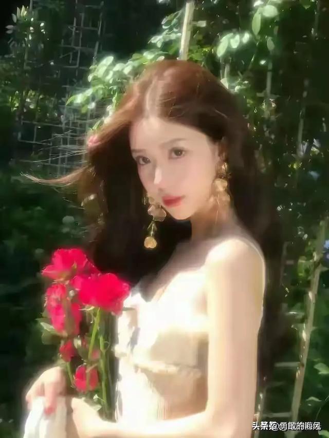 河北邯郸一校花仙姿玉色，堪称上帝吻过的容颜，美得让人移不开眼