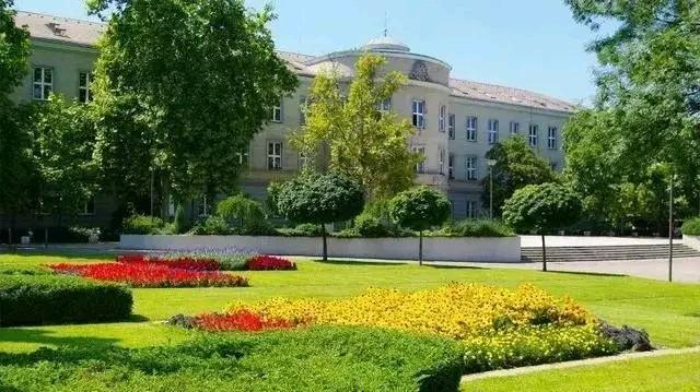 匈牙利中部城市——多瑙新城