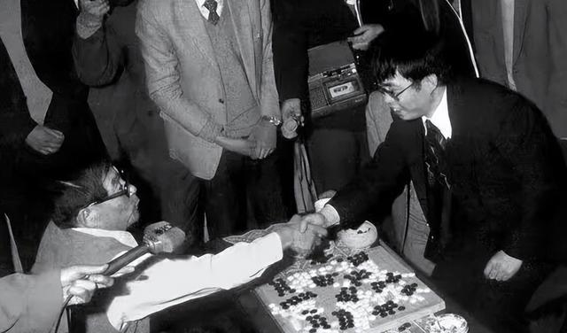 聂卫平去世不到一周	，小23岁妻子过往被扒，原来她才是人间清醒