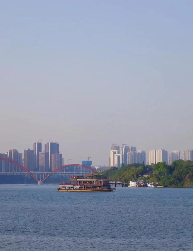 全网围观“杀猪宴”！高铁1.5h直达爆火古城，不止有刨猪汤！美食古早，均价10元吃到撑！