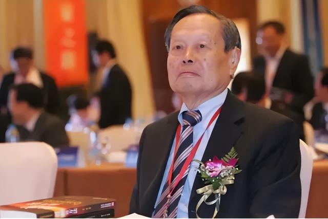 杨振宁刚去世，翁帆终于发声，字字催泪，清华大学吊唁堂细节感人