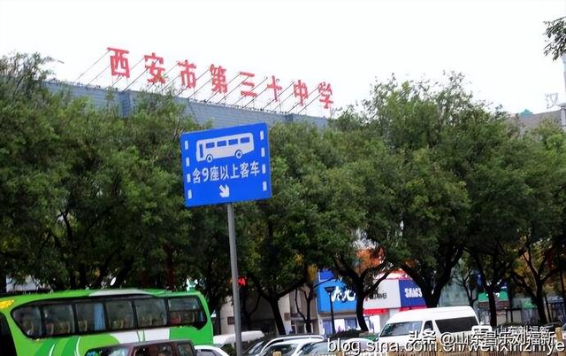 秋雨中的“西安回民街”街市（“陕西之旅”之六）