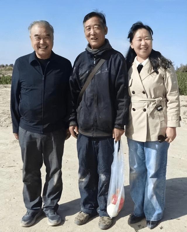 魏育林：国庆早行赴故园，探亲赠谱敬祖先