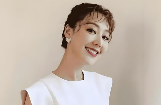 私生活混乱？遭央视“开除”？如今秘密结婚的她是否还在对抗谣言