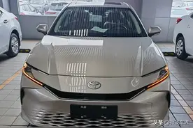 17万提混动凯美瑞，车主晒出真实行车油耗，没必要买新能源汽车了图片