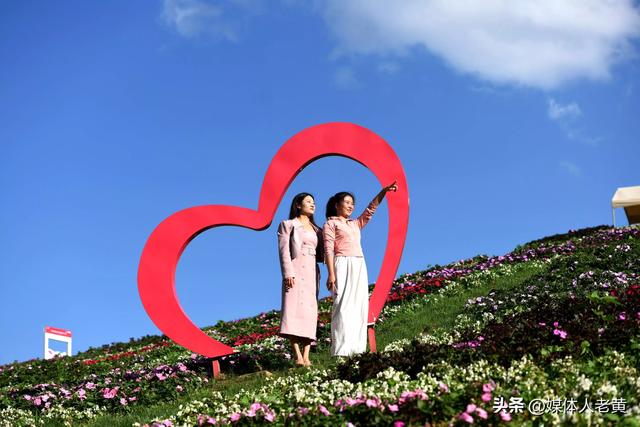 六盘水明湖花海盛开引游客赴一场秋日游约会