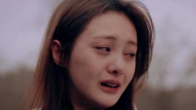 35岁郑爽近照曝光！形象管理失败，彻底成了素人	，在美日子舒坦了