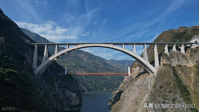 2025年中国的10大油气田，各有特色，凭实力跻身大型油气田