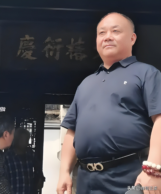 释永信倒台恶心一幕：自家亲兄弟火速跑路，外人却表示想为他养老